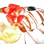 Eis-Kreation mit Erdbeeren